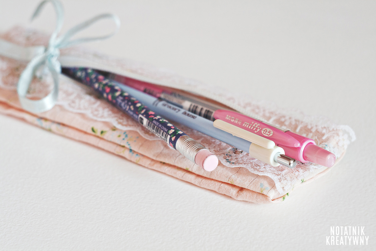 piórnik diy zrób to sam jak zrobić piórnik samemu koronka róż