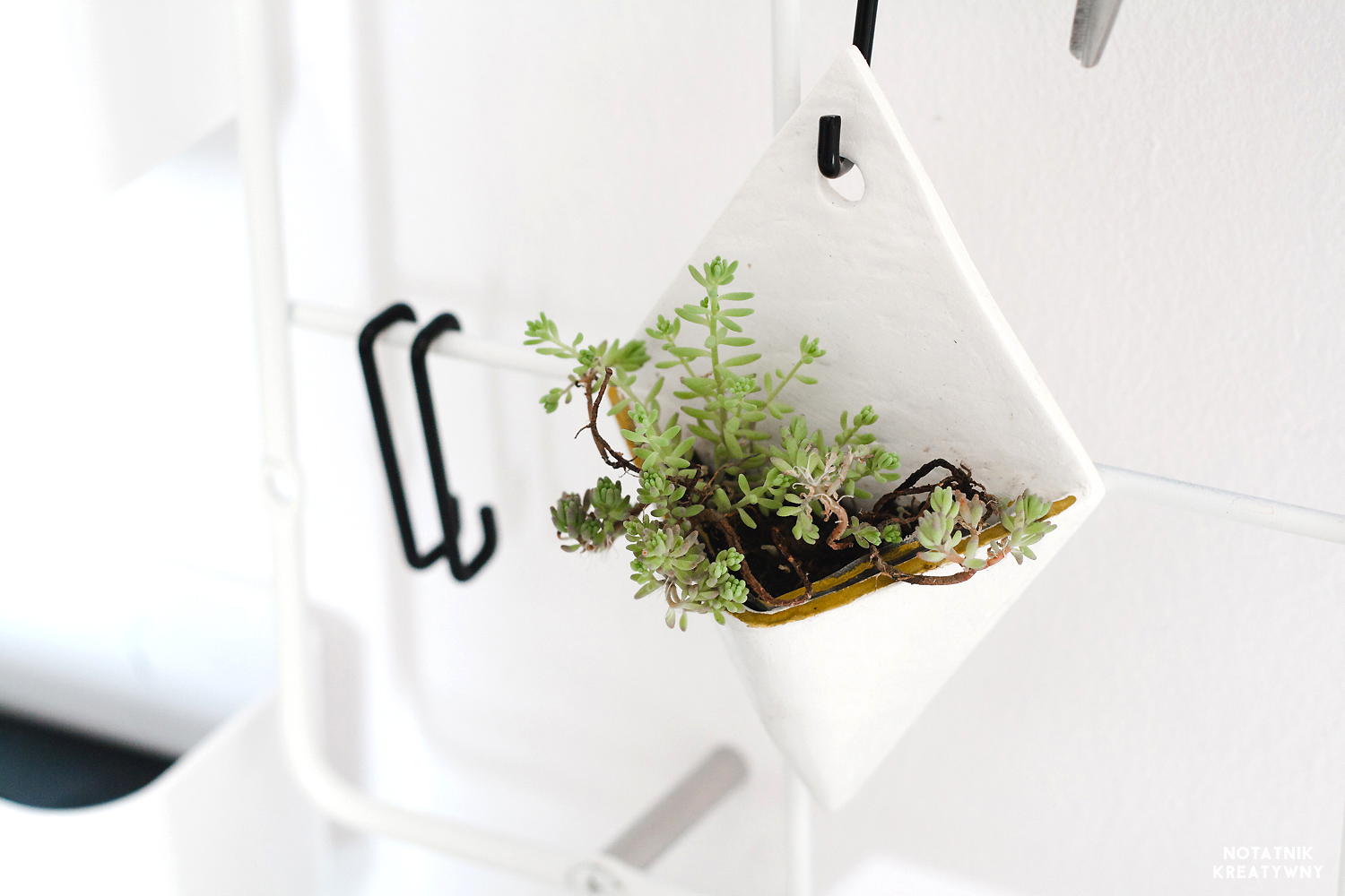 biurko kratka ikea organizer rosliny diy kwietnik trójkąt